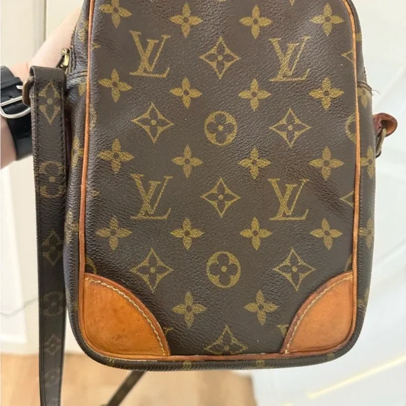 LOUIS VUITTON Monogram Amazone Vintage Crossbody Bag - Picture 12 of 16